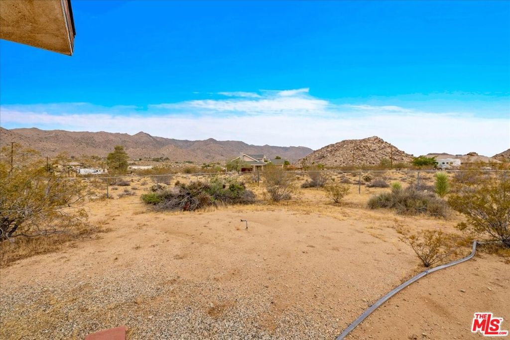 8686 Uphill Road Property Photo 37