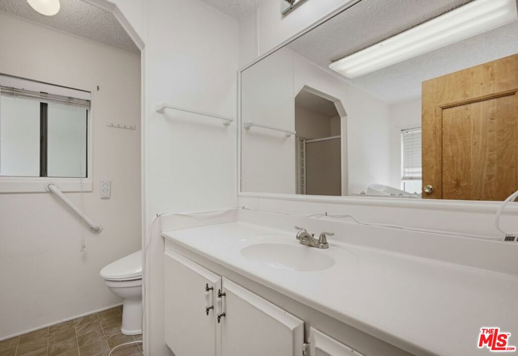1300 W Menlo Avenue 222 Property Photo 25