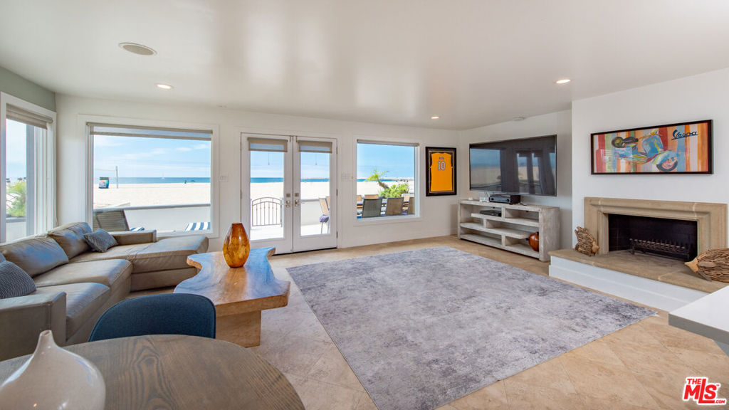 6419 Ocean Front Walk Property Photo 3