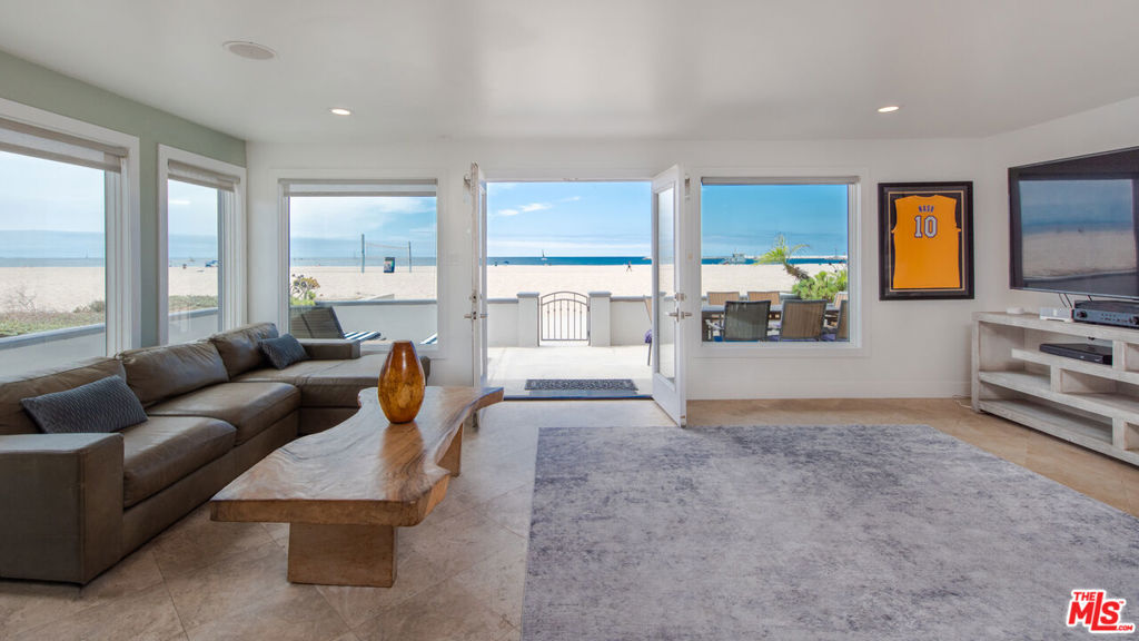 6419 Ocean Front Walk Property Photo 4