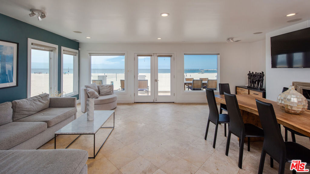 6419 Ocean Front Walk Property Photo 16