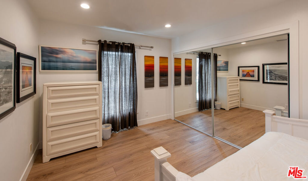 6419 Ocean Front Walk Property Photo 25