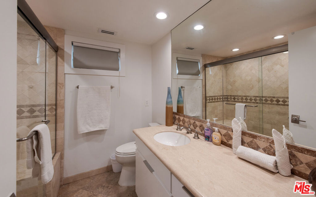 6419 Ocean Front Walk Property Photo 26
