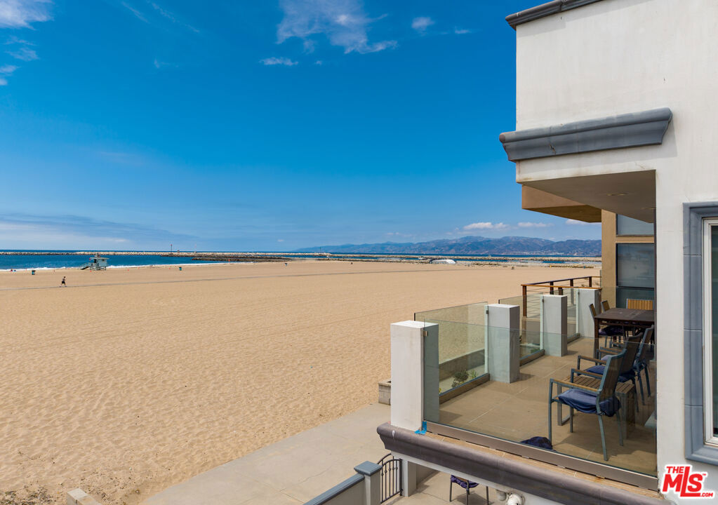 6419 Ocean Front Walk Property Photo 34