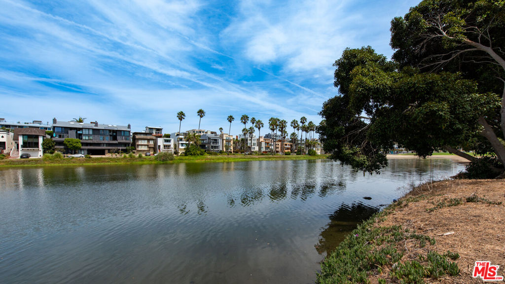 6419 Ocean Front Walk Property Photo 47