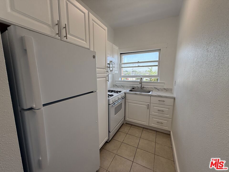 4125 S Figueroa Street 302 Property Photo 7