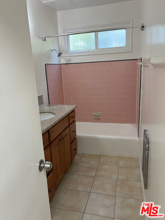 15943 Victory Boulevard 2 Property Photo 11