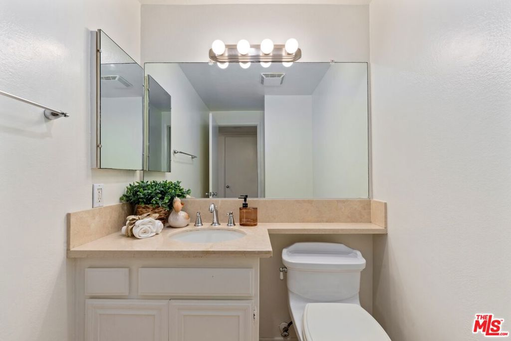 17253 Palisades Circle Property Photo 33