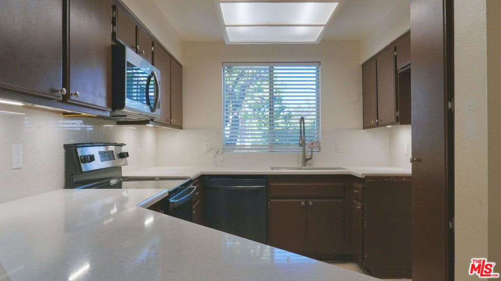 25545 Pine Creek Lane Property Photo 5