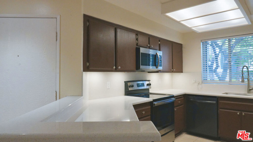 25545 Pine Creek Lane Property Photo 6