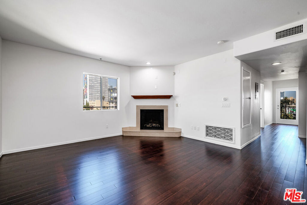 733 S Manhattan Place 405 Property Photo 4