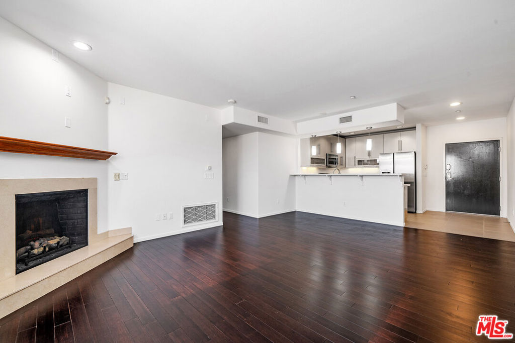 733 S Manhattan Place 405 Property Photo 5