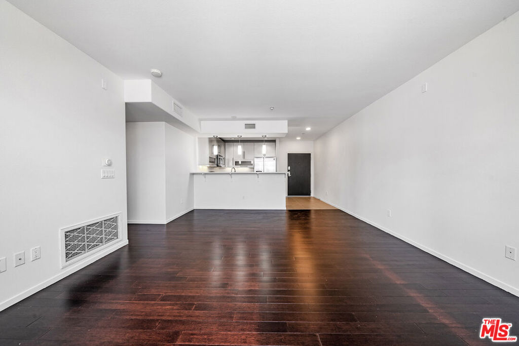 733 S Manhattan Place 405 Property Photo 6