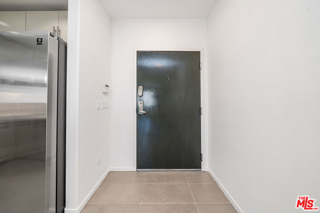 733 S Manhattan Place 405 Property Photo 7