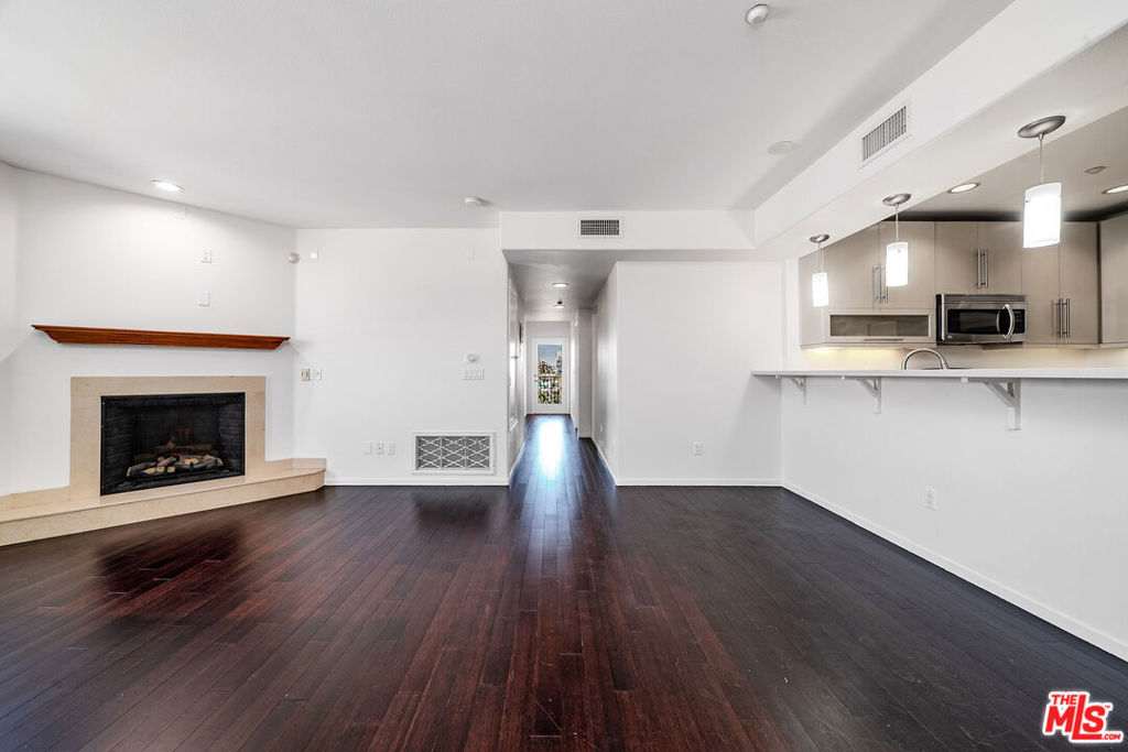 733 S Manhattan Place 405 Property Photo 13