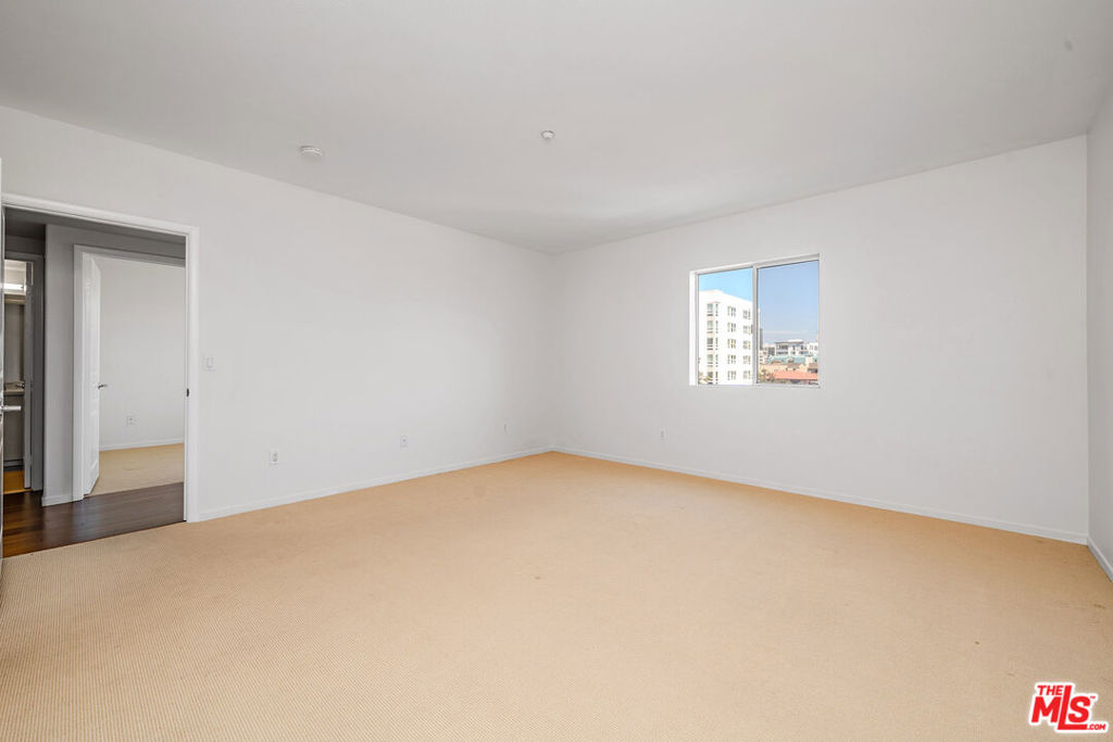 733 S Manhattan Place 405 Property Photo 26