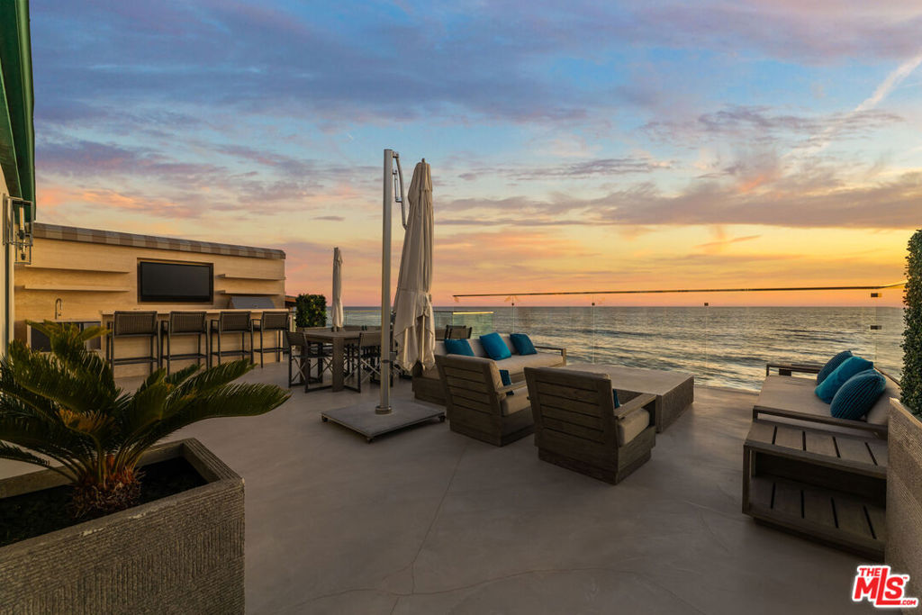 42580 Pacific Coast Hwy Property Photo 1