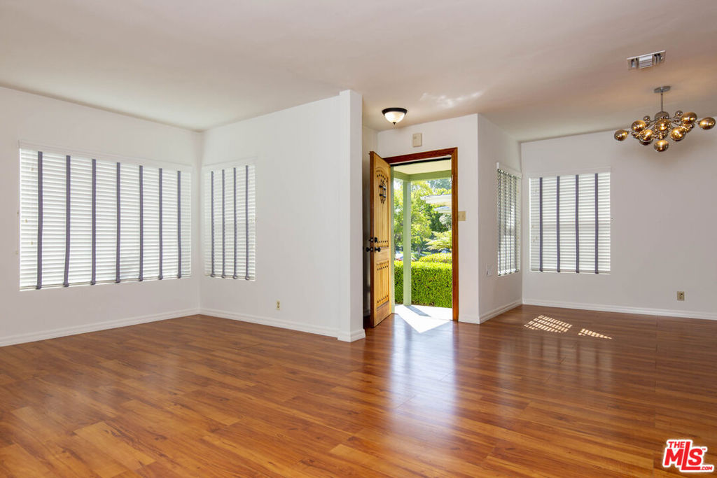 1050 Harvard Street Property Photo 4
