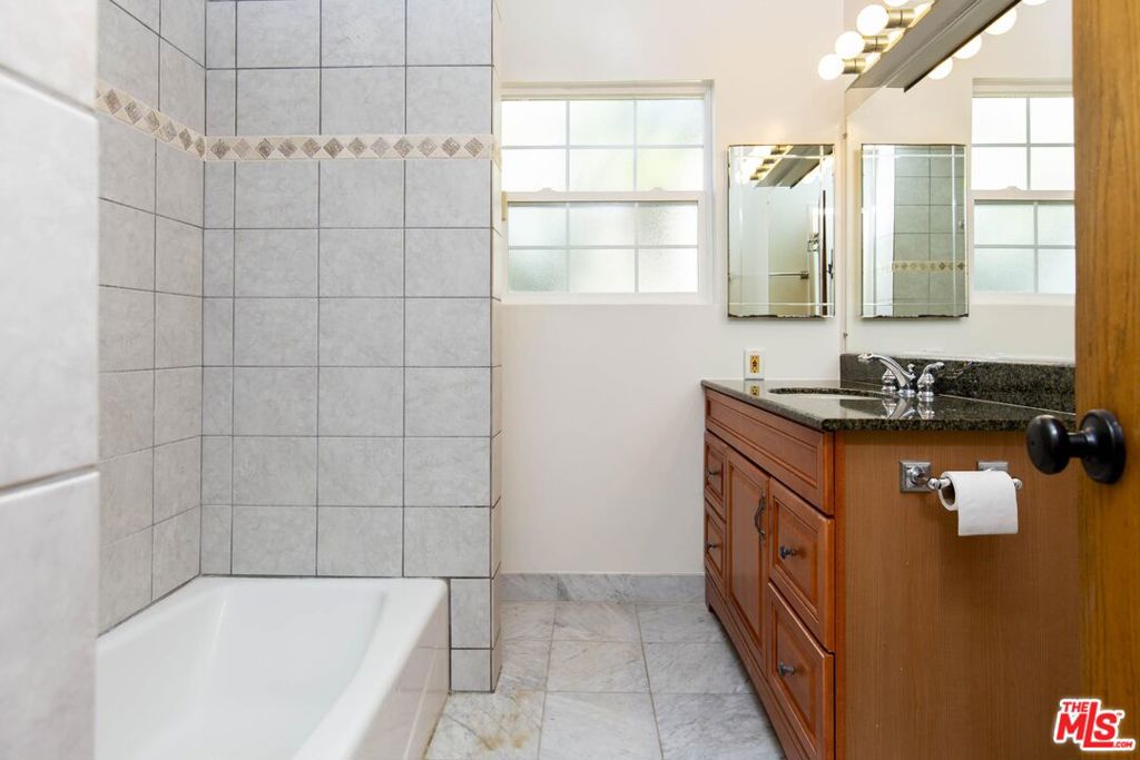 1050 Harvard Street Property Photo 9
