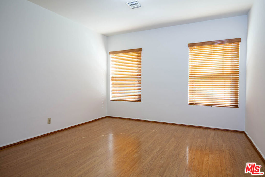 1050 Harvard Street Property Photo 14