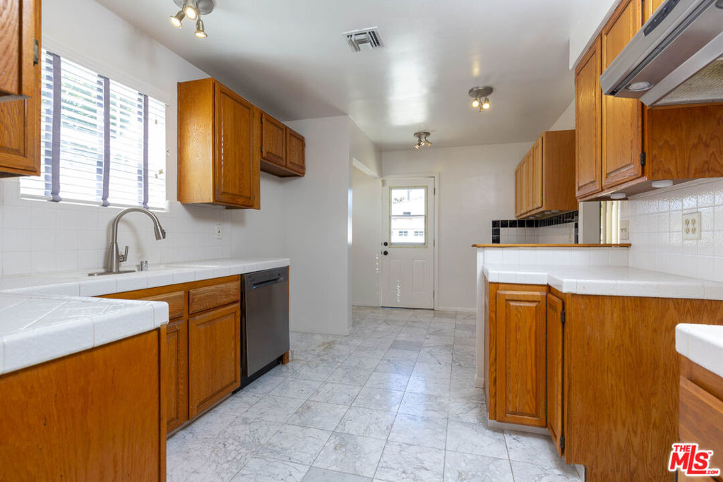 1050 Harvard Street Property Photo 19