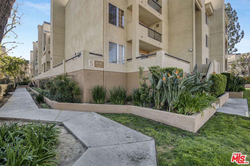 5535 Canoga Avenue 317 Property Photo 2