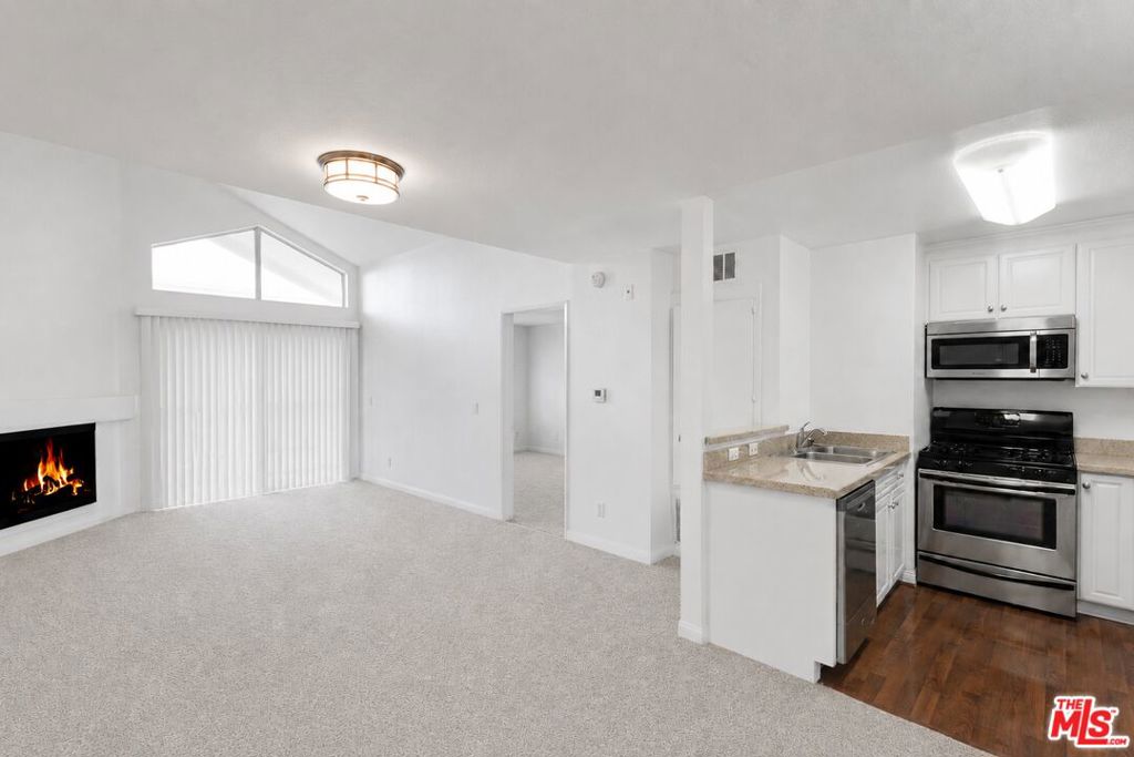 5535 Canoga Avenue 317 Property Photo 4