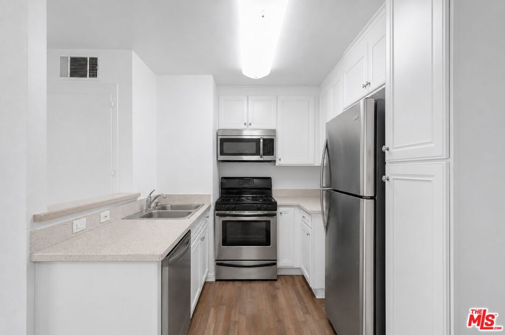5535 Canoga Avenue 317 Property Photo 5