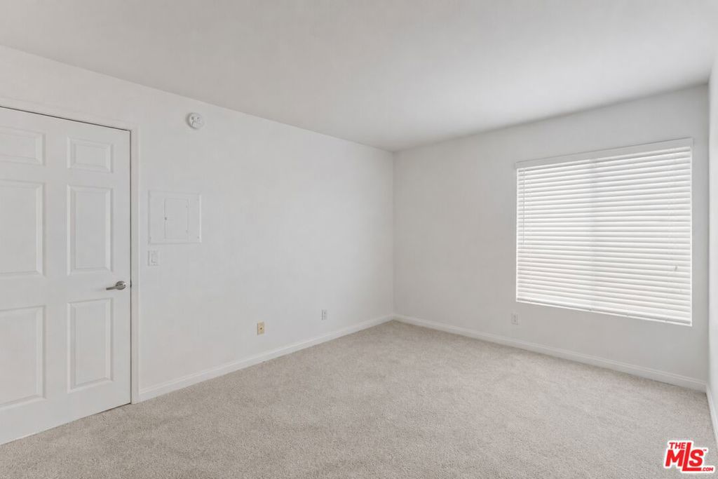 5535 Canoga Avenue 317 Property Photo 8