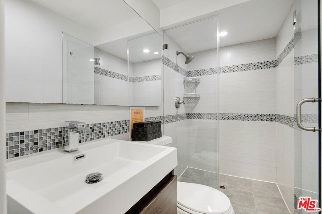 508 N Kings Road 5 Property Photo 5