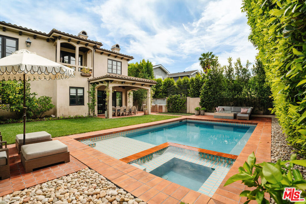 11432 Aqua Vista Street Property Photo