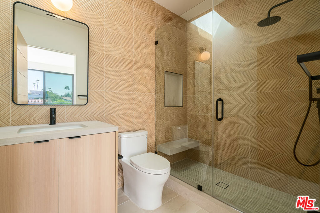 444 N Kings Road Property Photo 7