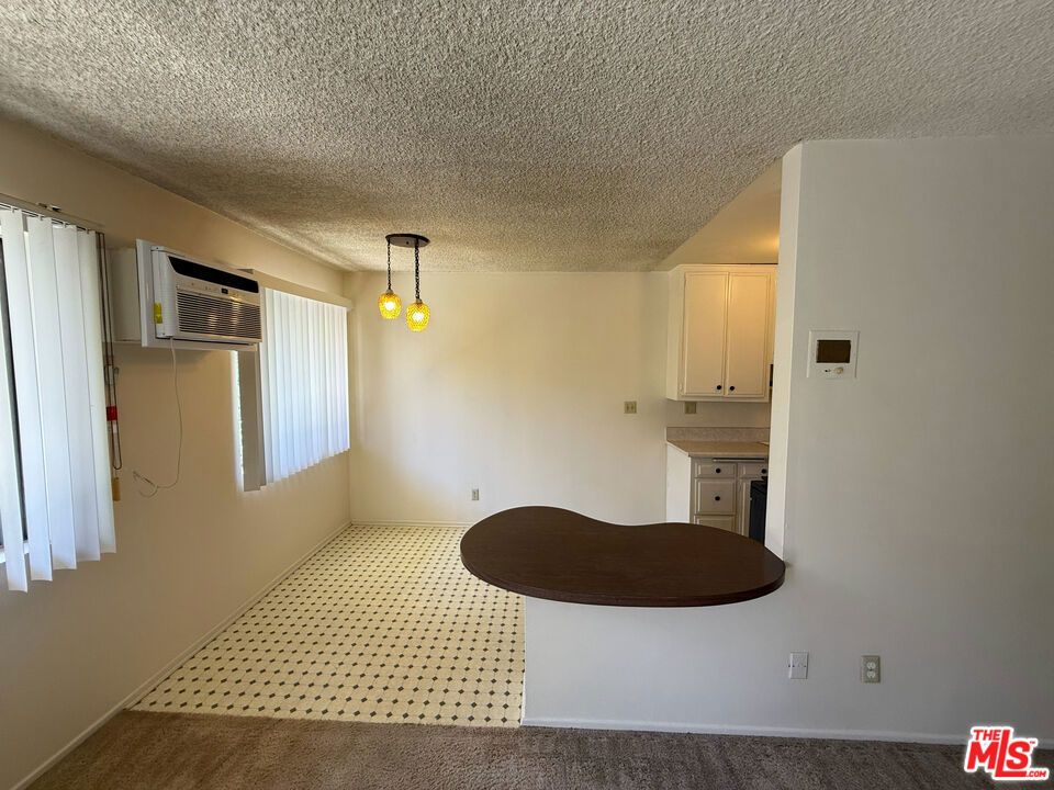 214 E Chevy Chase Drive Property Photo 4