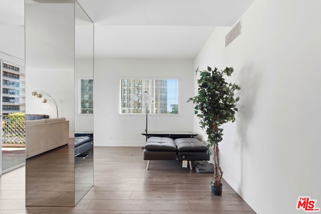 10787 Wilshire Boulevard 402 Property Photo 8