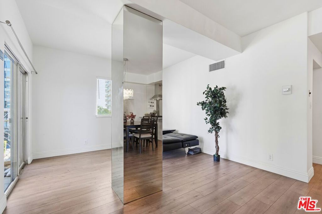 10787 Wilshire Boulevard 402 Property Photo 9