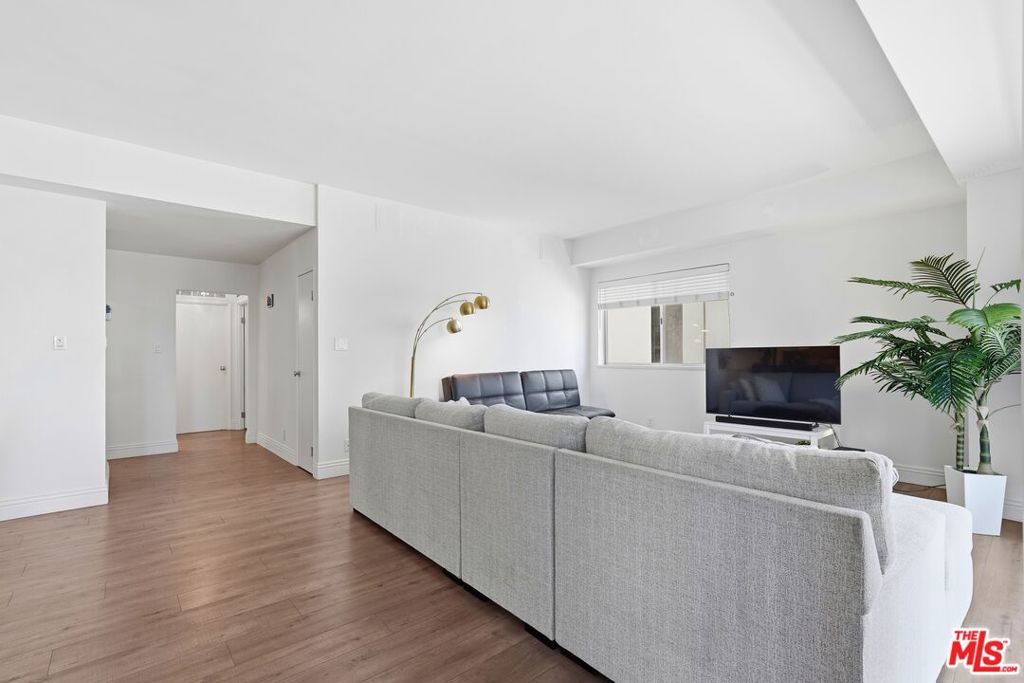 10787 Wilshire Boulevard 402 Property Photo 11