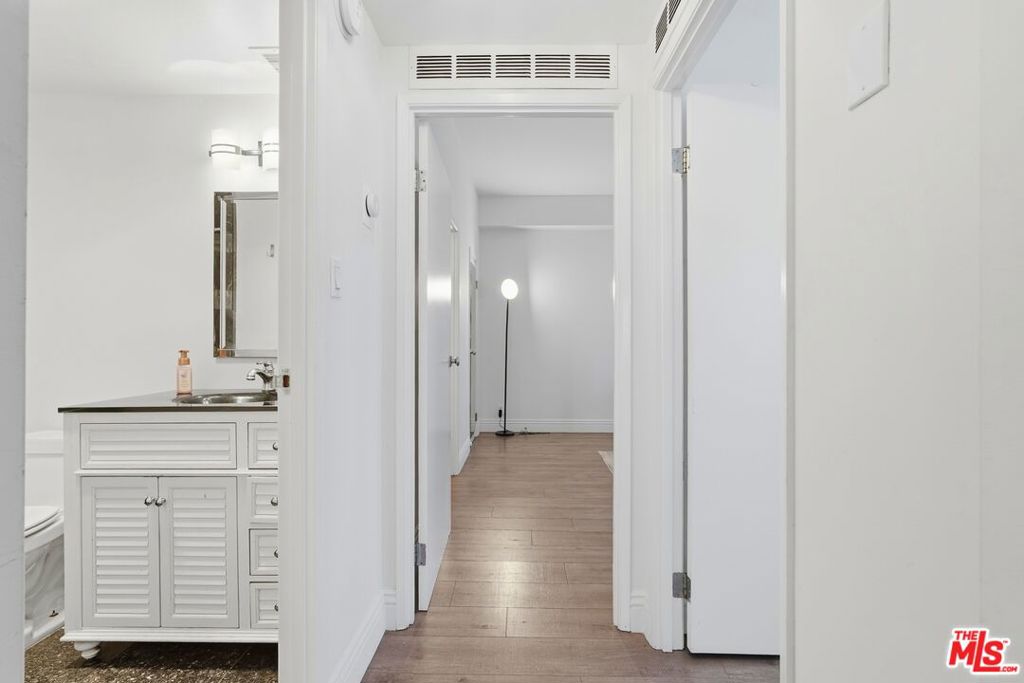 10787 Wilshire Boulevard 402 Property Photo 16