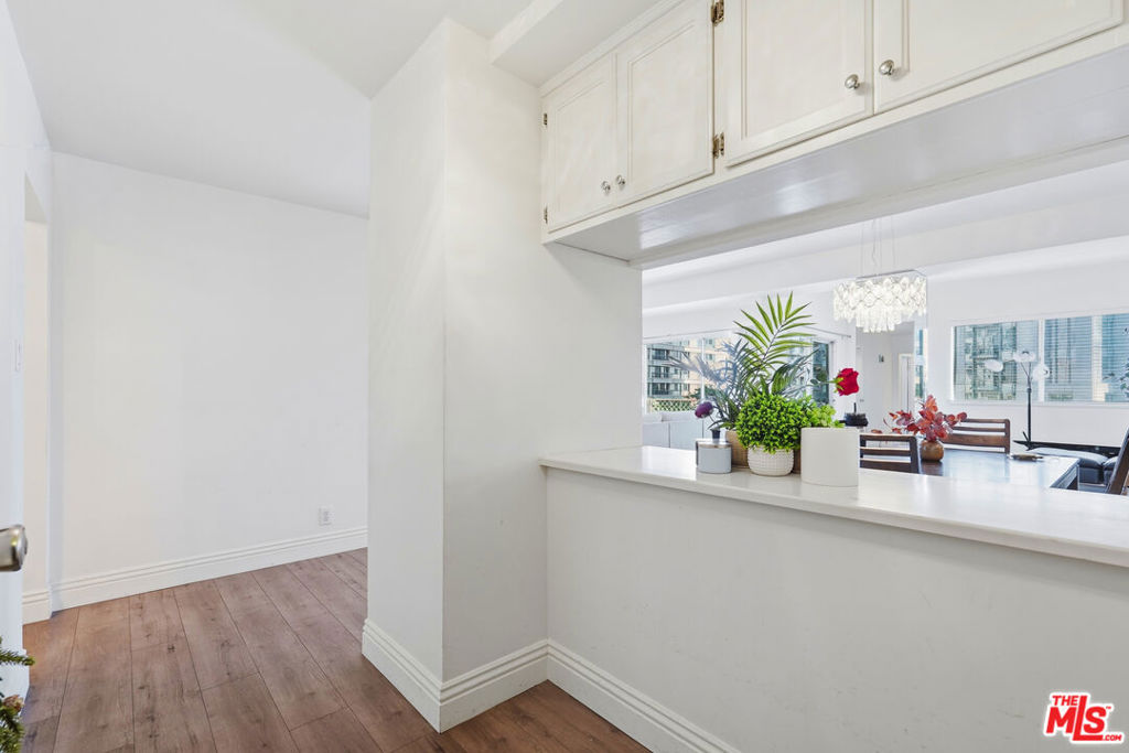 10787 Wilshire Boulevard 402 Property Photo 25