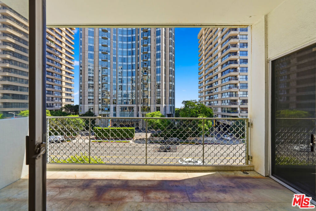 10787 Wilshire Boulevard 402 Property Photo 36