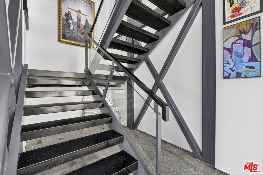 2120 Narcissus Court Property Photo 16