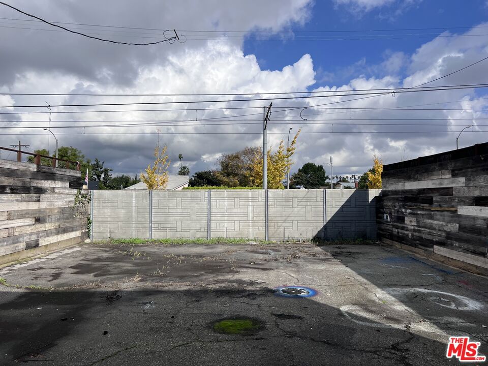 2411 Exposition Place Property Photo 18