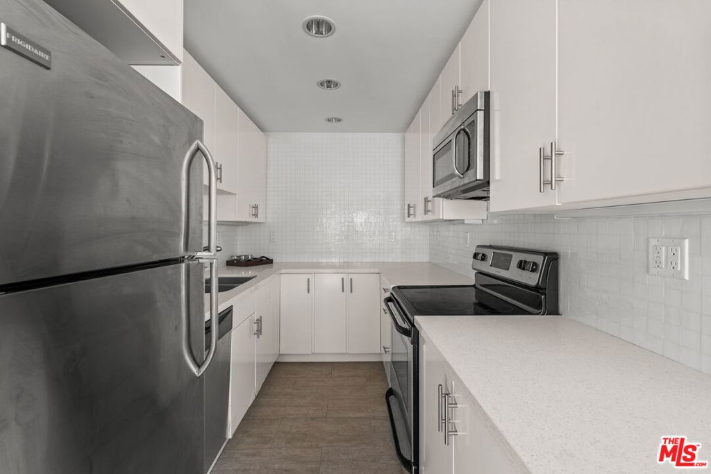 843 4th Street 106 Property Photo 1