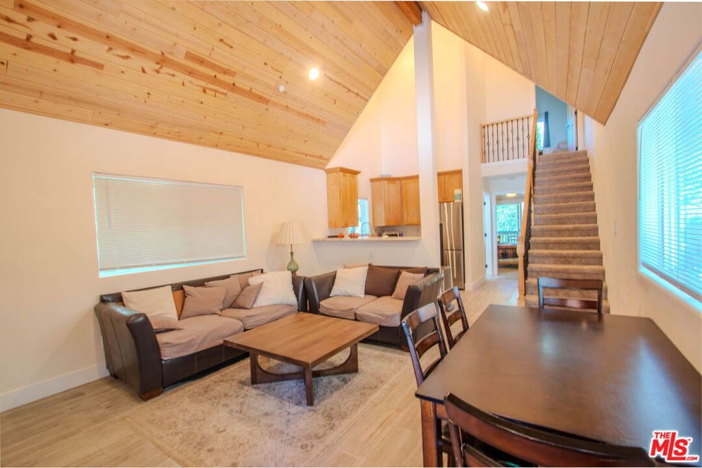 253 Imperial Avenue Property Photo 6