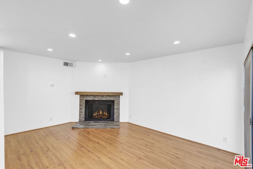 18411 Hatteras Street 246 Property Photo 10