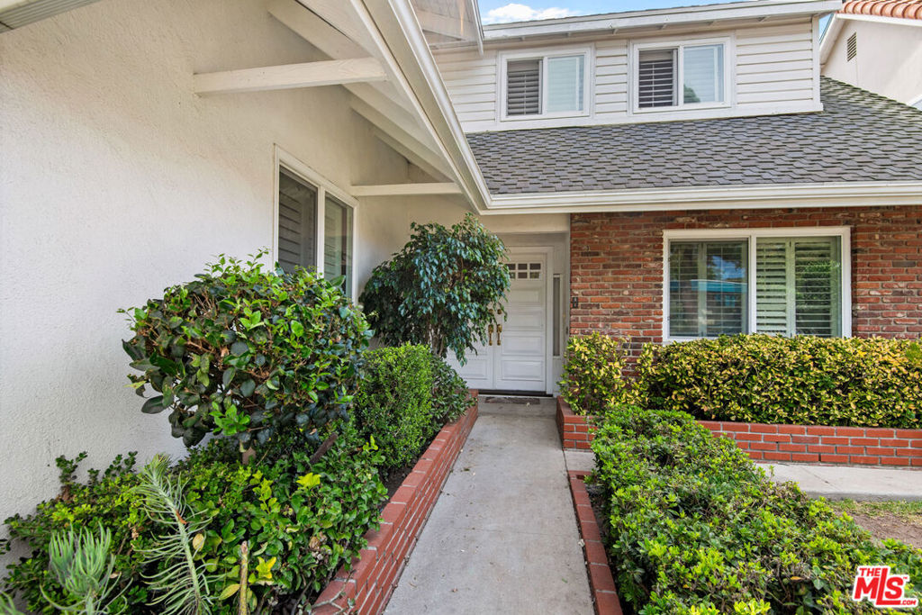 19429 Broadacres Avenue Property Photo 4