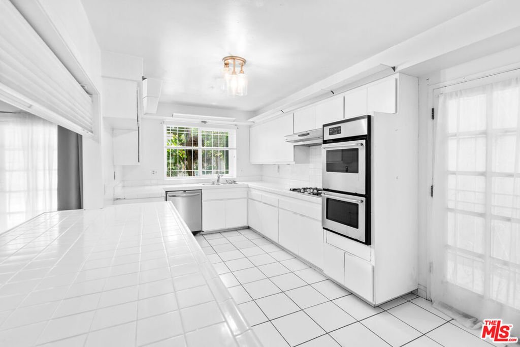19429 Broadacres Avenue Property Photo 9