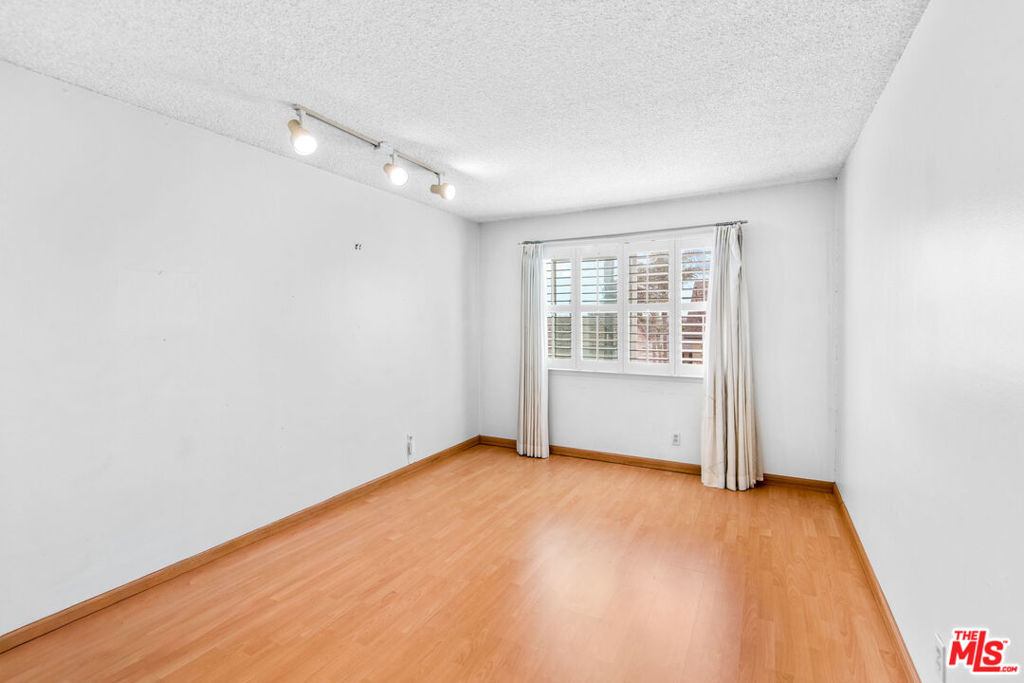 19429 Broadacres Avenue Property Photo 22