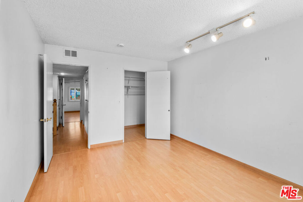19429 Broadacres Avenue Property Photo 23