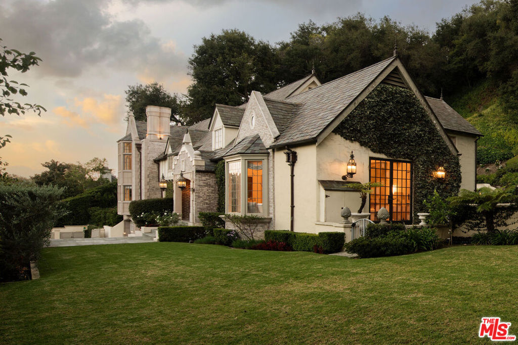 10950 Bellagio Road Property Photo 4