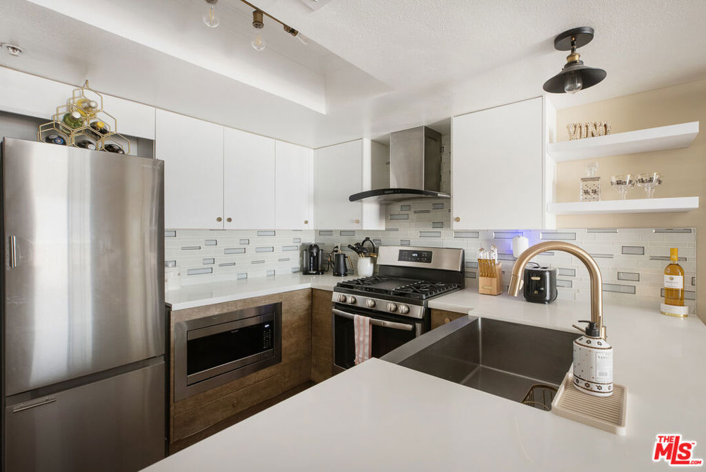 4760 Templeton Street 3201 Property Photo 8